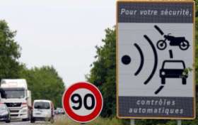 Speeding cameras approach warning traffic sign