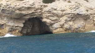Look at the little cave and how clean the water is...